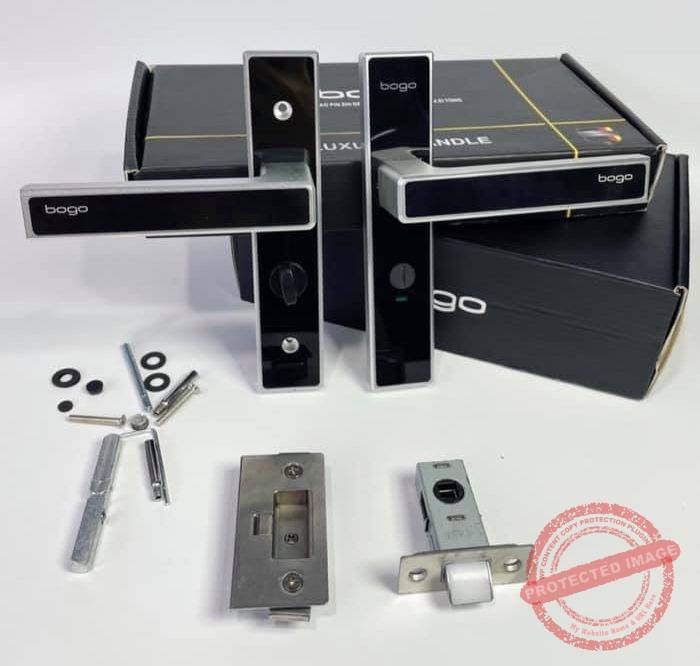 Khóa cửa đi nhà vệ sinh có đèn